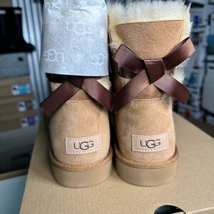 UGG Mini Bailey Bow ll - Size 9W
